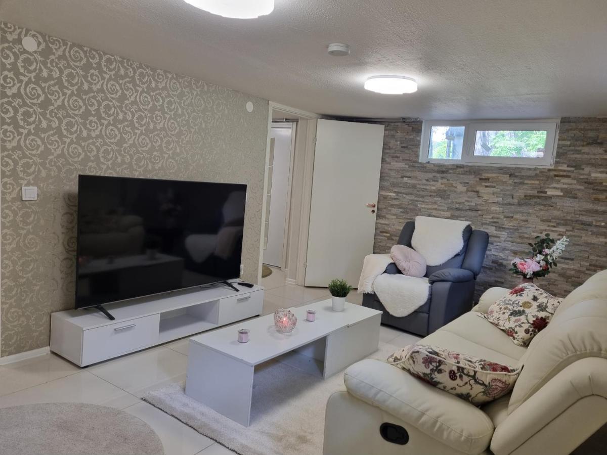 Moonlight - Trevlig Kallarlagenhet Apartamento Broby Exterior foto