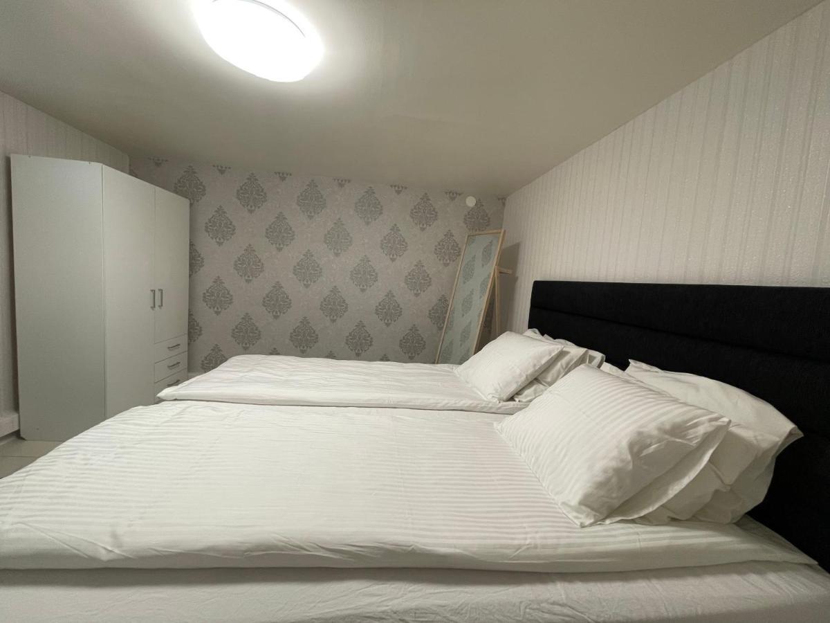 Moonlight - Trevlig Kallarlagenhet Apartamento Broby Exterior foto