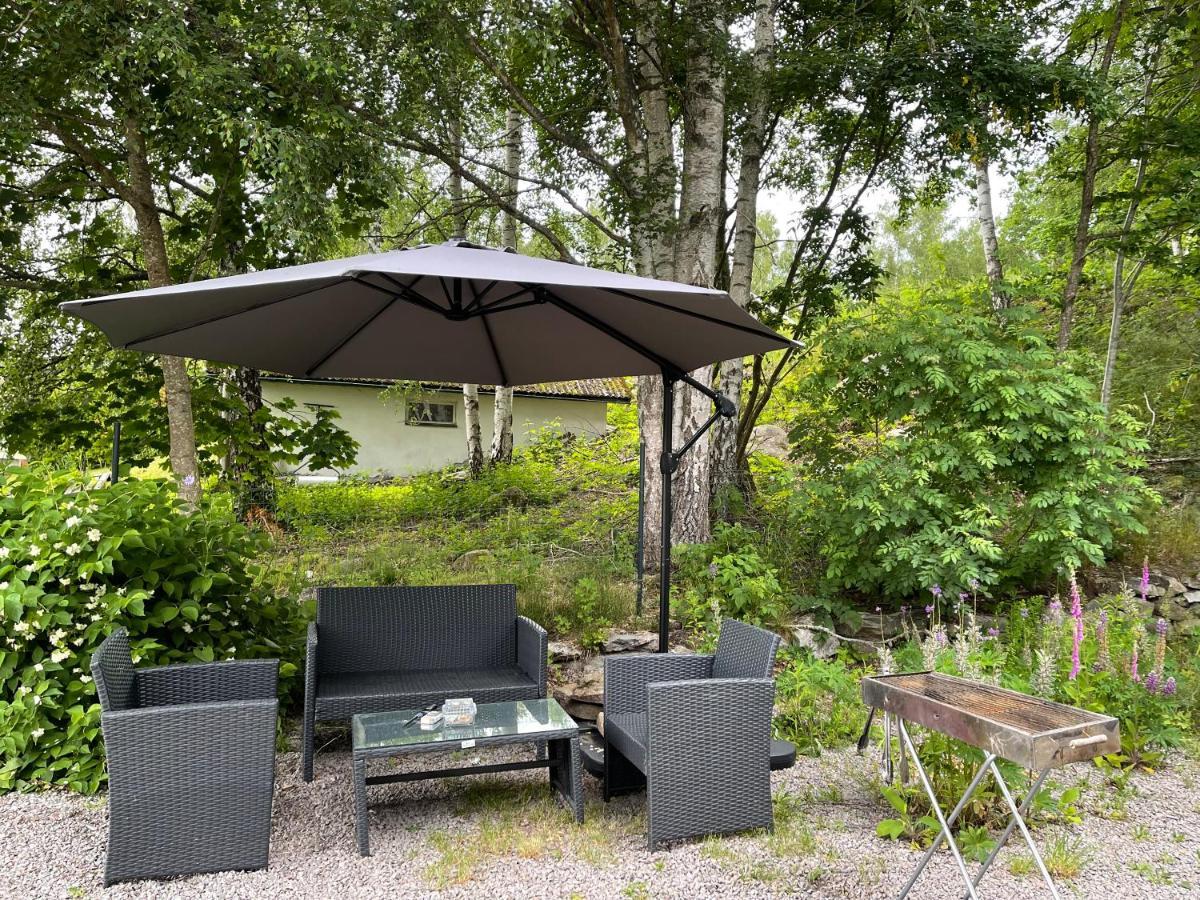 Moonlight - Trevlig Kallarlagenhet Apartamento Broby Exterior foto