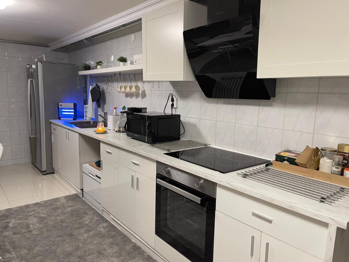 Moonlight - Trevlig Kallarlagenhet Apartamento Broby Exterior foto